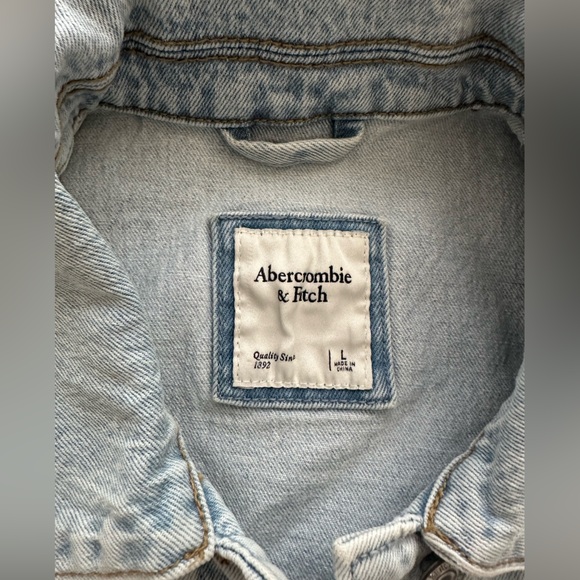 Abercrombie & Fitch Cropped Denim Jacket - Picture 2 of 3